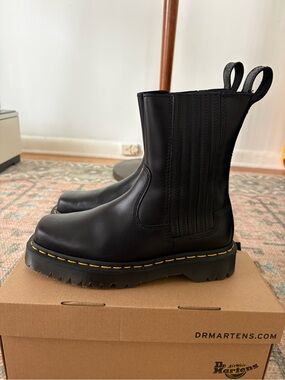 Dr. Martens Amaayah Lo Boots in Black W8 NWT